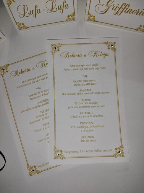 Chegaram meus menus divertidos, nomes das mesas baseadas em Harry Potter e as gravatas dos padrinhos/pájens 😍 3