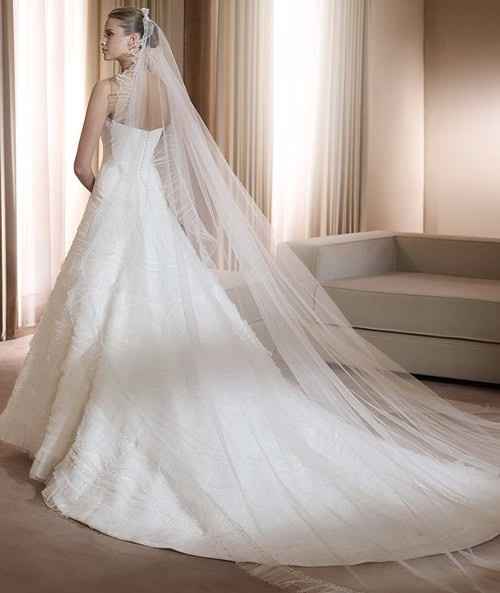 Vestido de noiva com 2025 calda e veu longo