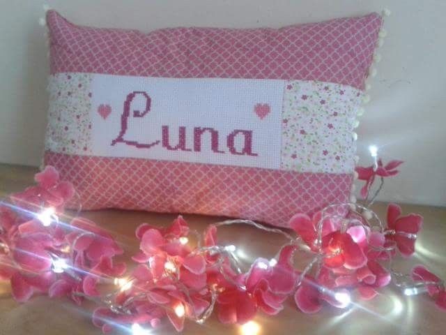 Almofada infantil bordada
