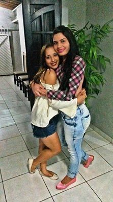essa é minha amiga Jullyenne Pontes é o nome dela *-*