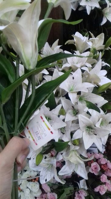 o buquê da noiva precisa ser de flores frescas? - 1