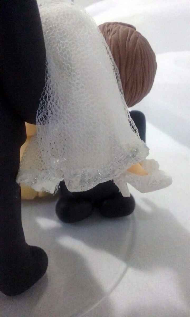 Topo de bolo detalhes sapato e barra do vestido