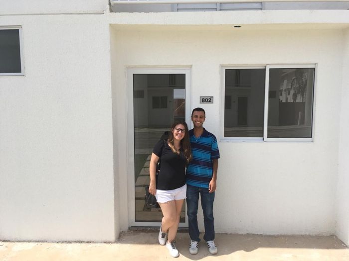 Olha a gente na frente de casa