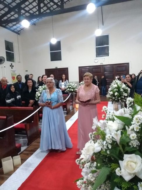 As vozinhas levando as alianças