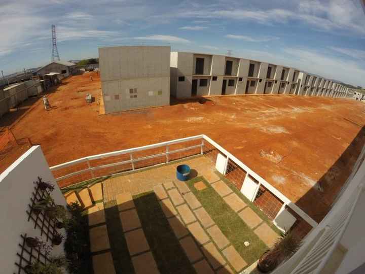Vista do quarto (garagem com duas vagas)