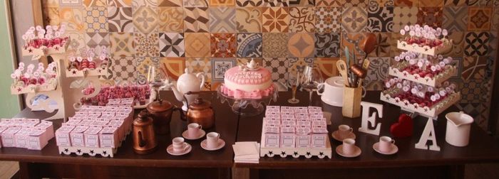A mesa de Bolo e doces 