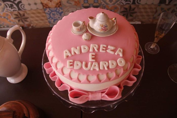 Mudei a cor e coloquei uns enfeites de porcelana em cima, eu amei 