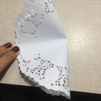 marque o meio do papel com o dedo para saber o meio do papel