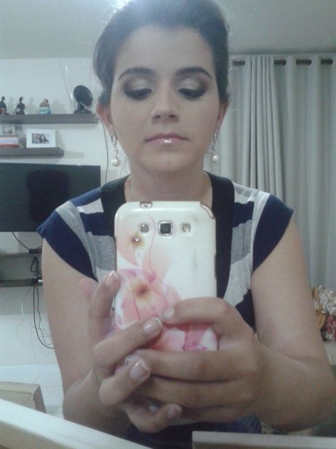 Coloquei o brinco que irei usar no dia.. e só tirei essa foto, o cabelo já tava caindo hehe