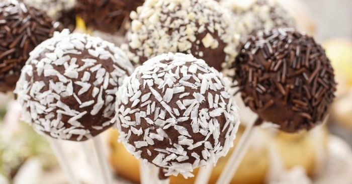 Por que incluir cakes pops na mesa de doces do seu casamento 2