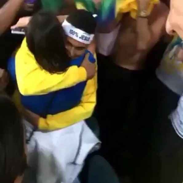 Que abraço 