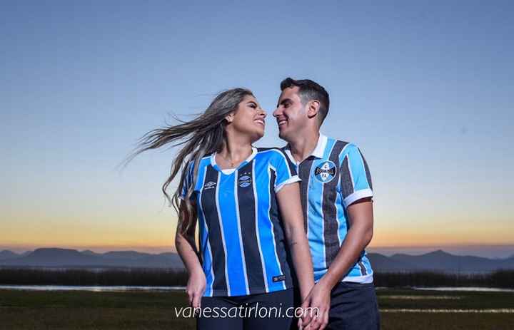 To curiosa para ver as outras. Pq usamos sinalizador de fumaça nas cores do Grêmio hahaha 