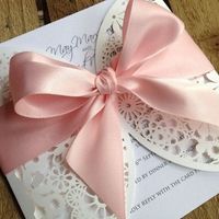Convite com laço rosa!