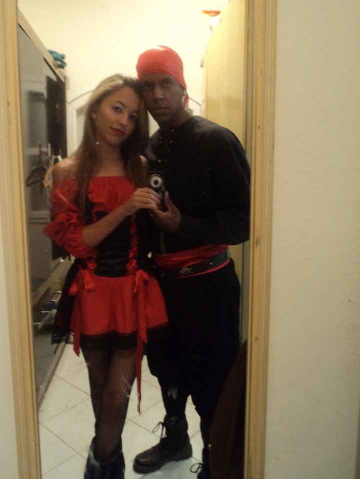 Na mesma festa a fantasia do primeiro beijo!