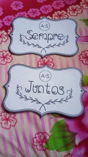 Plaquinhas para cadeira dos noivos 2