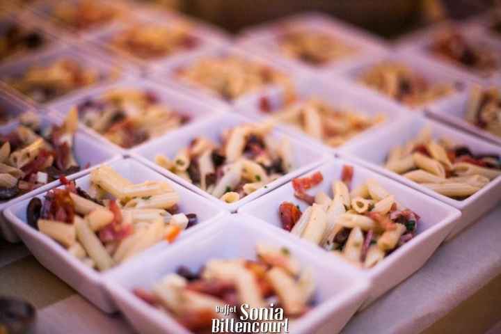 Saladinhas individuais de Penette com confit de Salame, Tomate seco, 