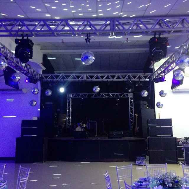 a parte do palco, junto com a pista aérea 