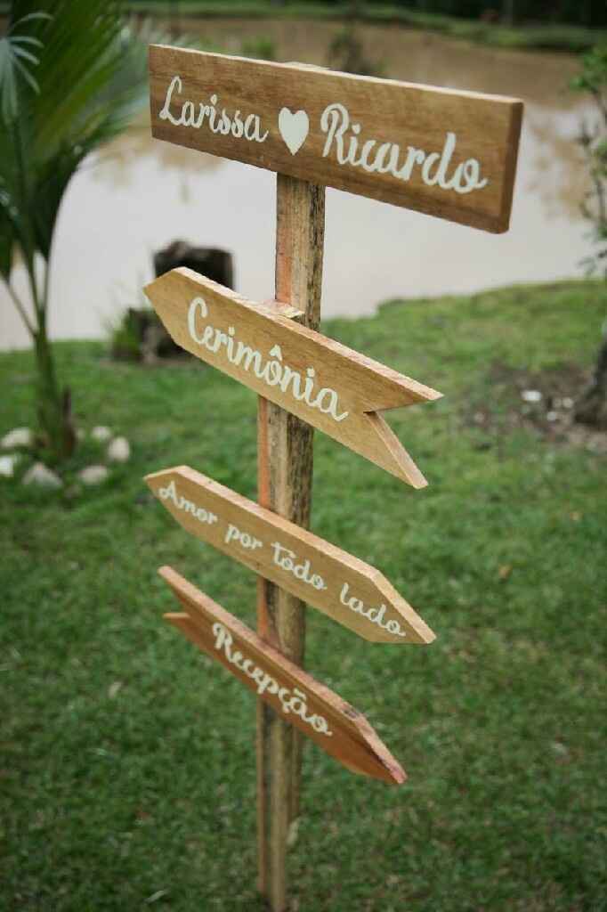 Inspirações de plaquinhas de madeira para a entrada dos convidados. - 5