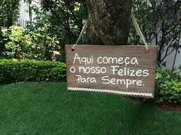 Inspirações de plaquinhas de madeira para a entrada dos convidados. - 7