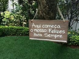 Inspirações de plaquinhas de madeira para a entrada dos convidados. - 7
