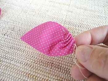 Botão de rosa de tecido - passo 3