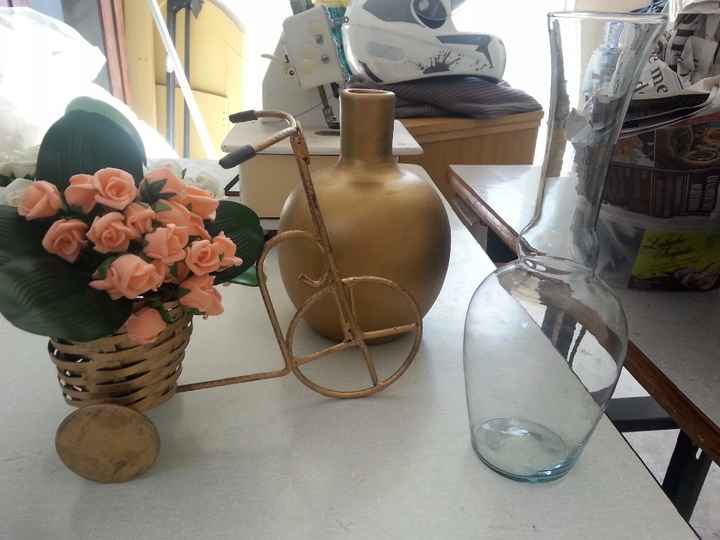 Bicicleta - mesa do bolo R$13,00 - Vaso vidro - mesa do bolo R$6,50 (comprei 2)