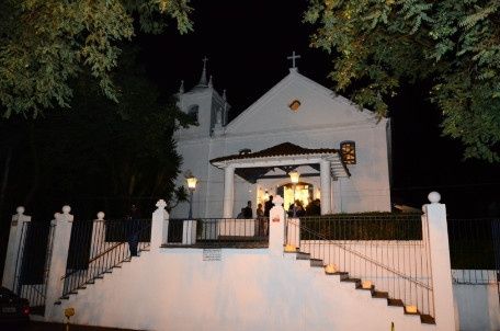 Fachada (noite)
