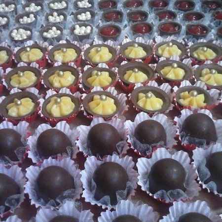 bombom mesa doces