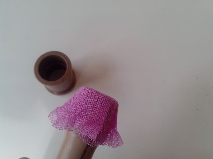 TIRE O CANO MAIOR E VEJA QUE O MOLDE JA ESTA CRIANDO FORMA...