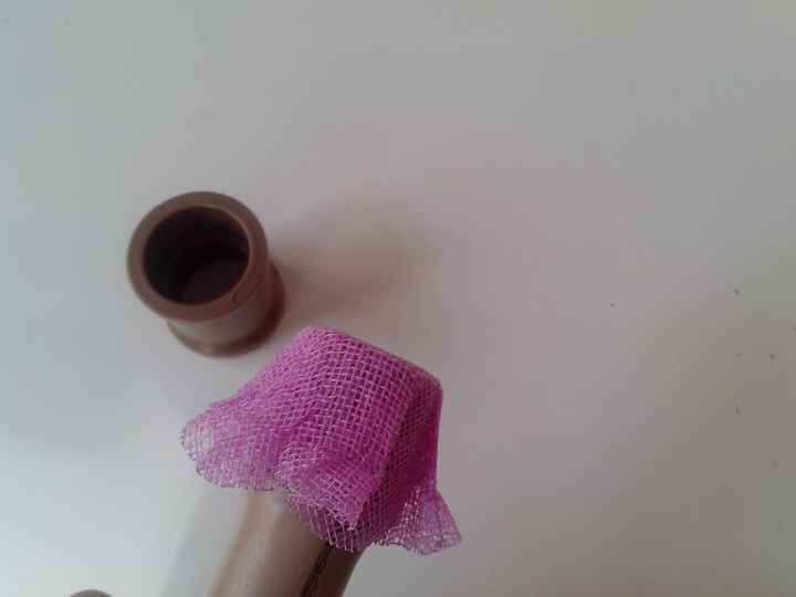 TIRE O CANO MAIOR E VEJA QUE O MOLDE JA ESTA CRIANDO FORMA...