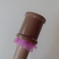 HORA DE FAZER O FUNDO DA FORMINHA...ENCAIXE UM CANO NO OUTRO COM OS MOLDES CORTADOS NO MEIO