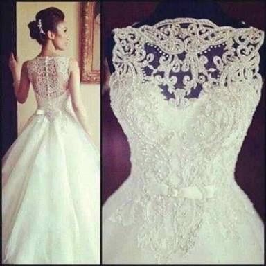 Vestido: todo trabalhado na renda divina 