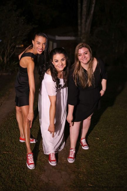 Shippa ou não shippa 👍👎 Vestido de noiva + tênis 1