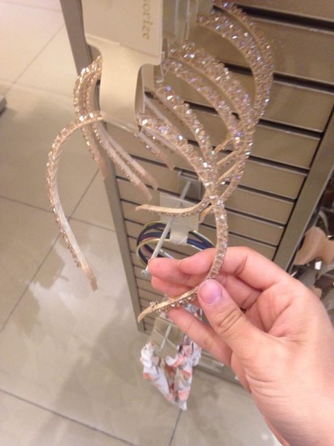 Tiara de brilhos e perolas