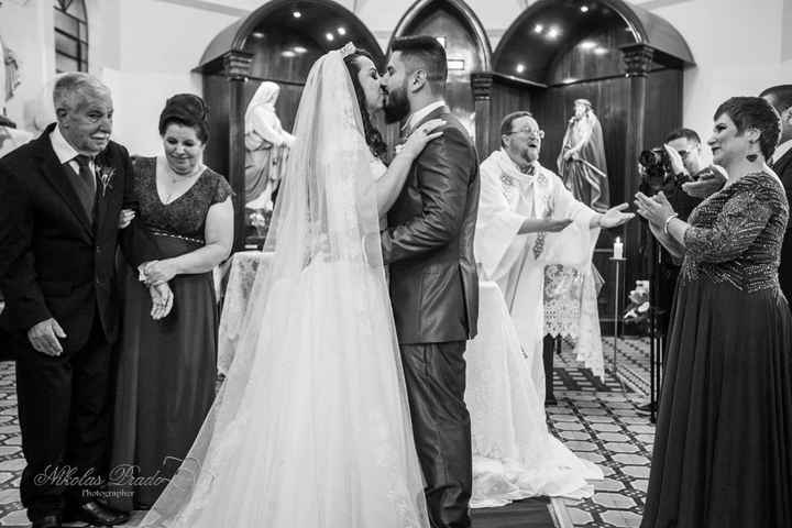 Enfim Casados! Pode beijar a noiva.