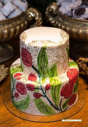 Bolo e Macarons pintados a mão
