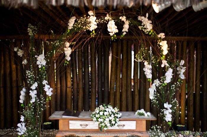 O altar com arcos de Orquídeas