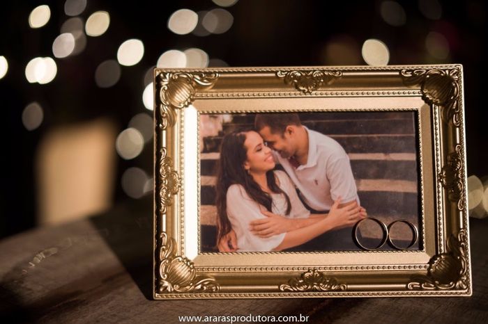 foto detalhes da decoração, quadrinho com a foto do nosso ensaio pré casamento.