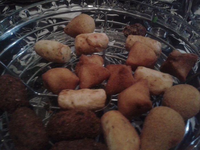Quibe + Bolinho de Mandioca com bacalhau + Trouxinha de calabreza
