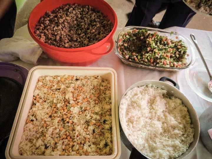 O cardápio foi um almoço americano em família (cada um trouxe um prato)
