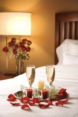 Singelo e especial... um champanhe, alguma rosas e iluminação adequada... Tudo que uma noite precisa