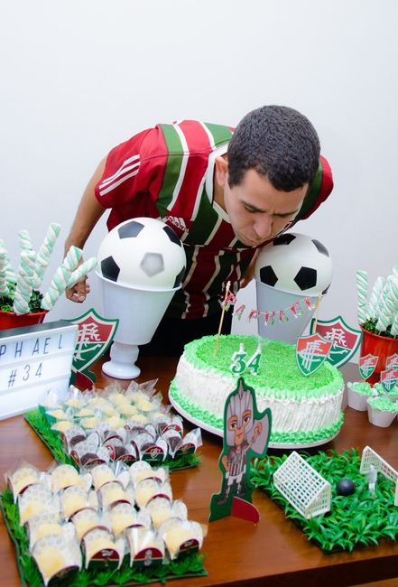 Festinha Surpresa # Demorou tanto esse pedido de apagar as velas que acho que ele pediu coisas até a