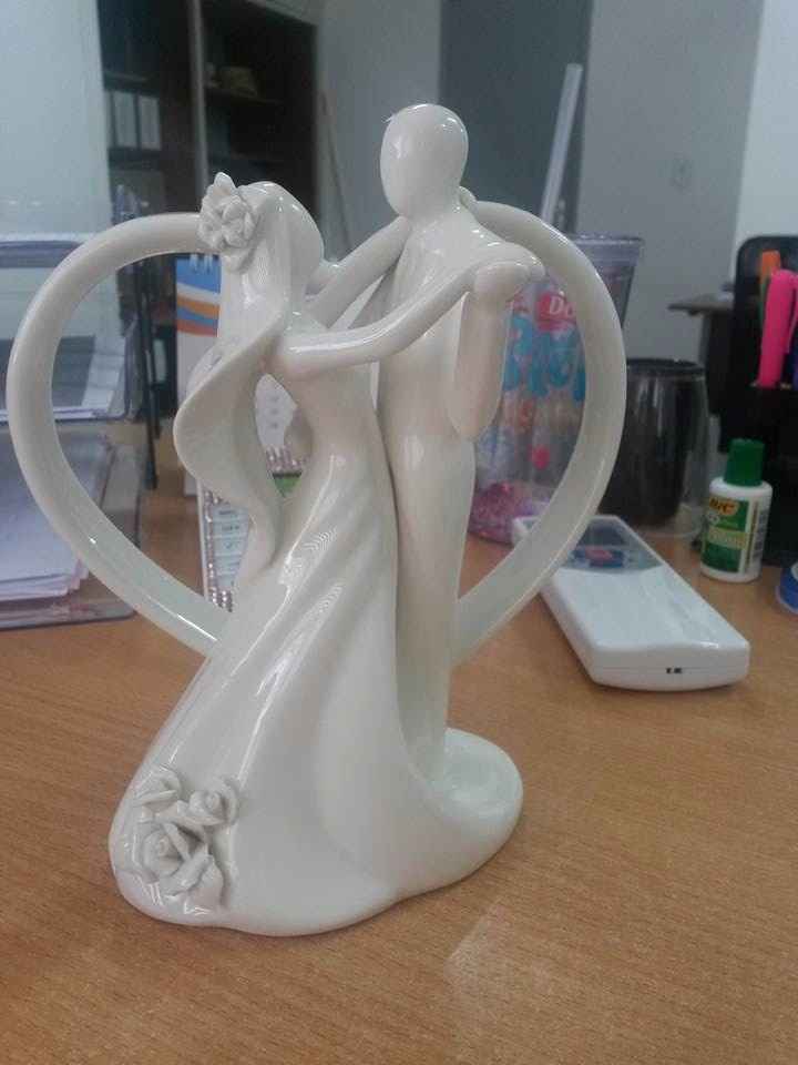 Olá noiva, comprei o meu no aliexpress e paguei 51,00. Aqui no Brasil já vi valores de 385,00. Se qu