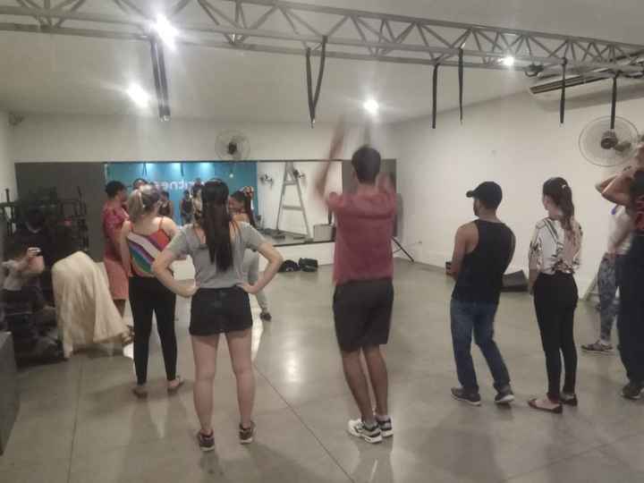 E o mais legal de tudo, começamos os ensaios para a dança dos noivos e padrinhos, pensa em um moment