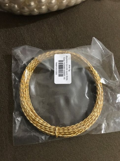 Arame - fiz 20 unidades com cada pacotinho (utilizei 25 cm por unidade)