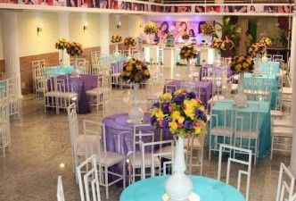 Salão central (em cima há uma galeria, pista de dança e o open bar).
