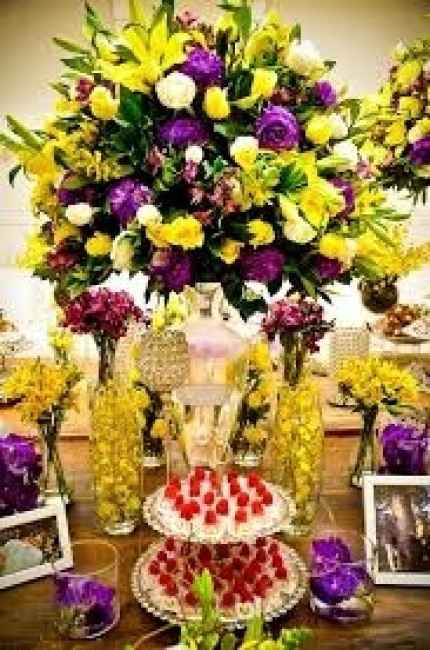 Decoração amarelo e roxinha