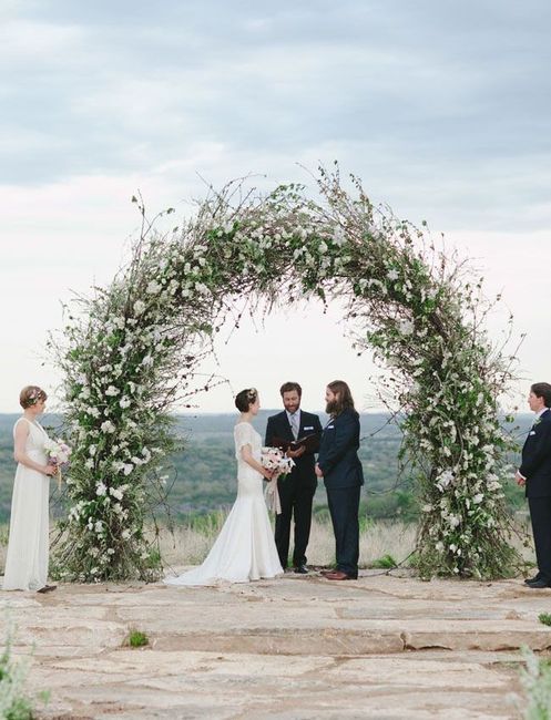 Altar com arco de flores
