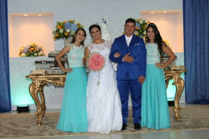 Noivinhas, o que vocês acham de ter madrinhas e demoiselles no casamento? - 1