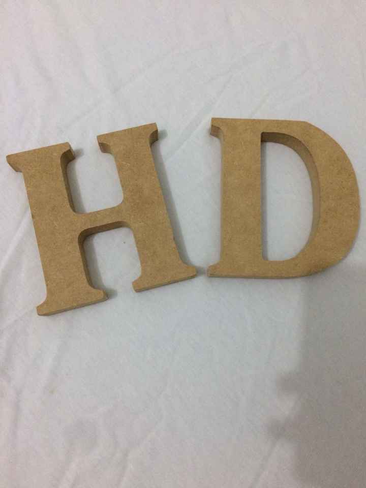 letras em MDF cru, ainda não pensei o que farei, se pinto, se colo flores...
